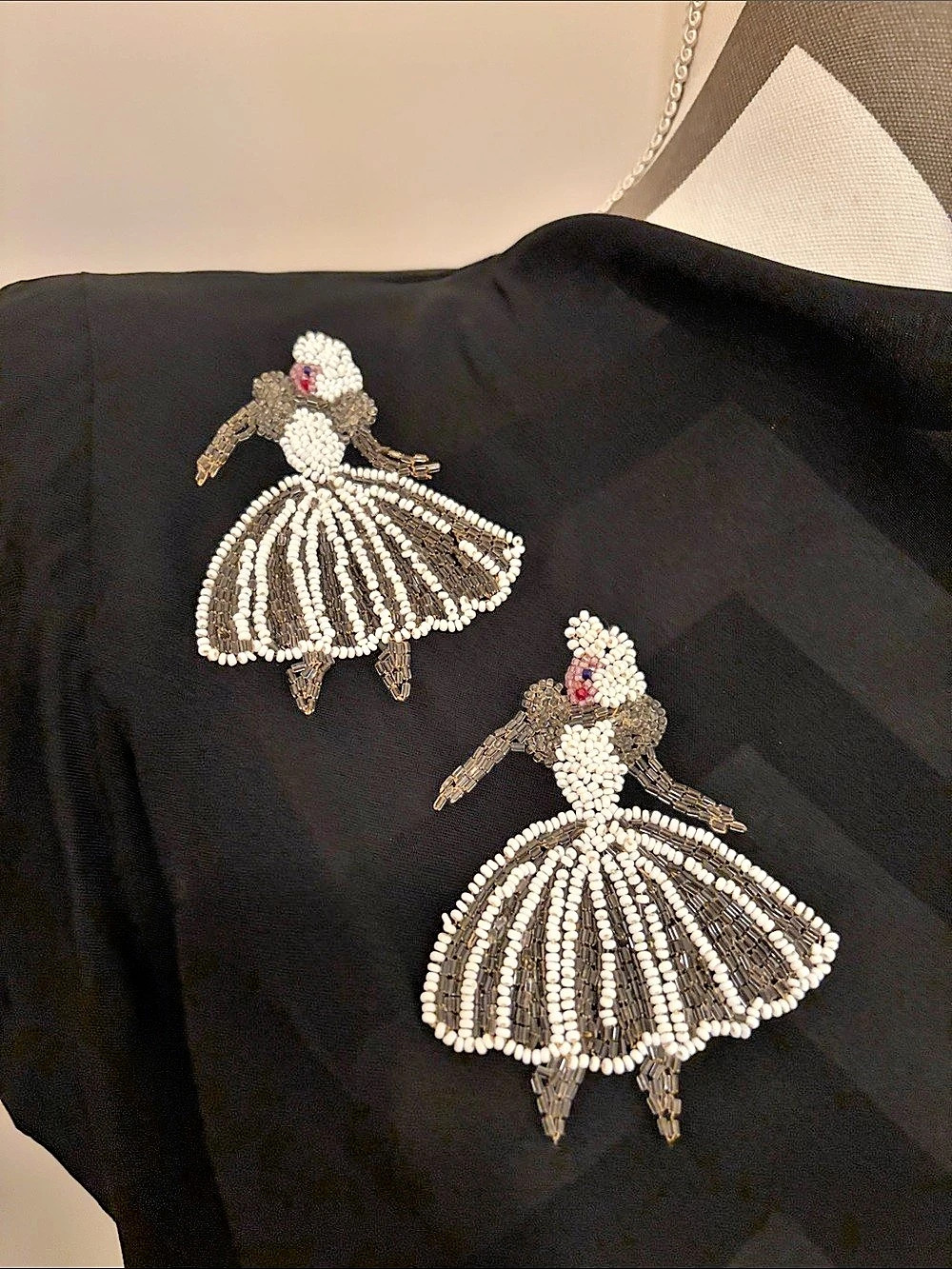 Rare 1940’s black rayon dancing dress. No label, size 4 - Picture 5 of 11
